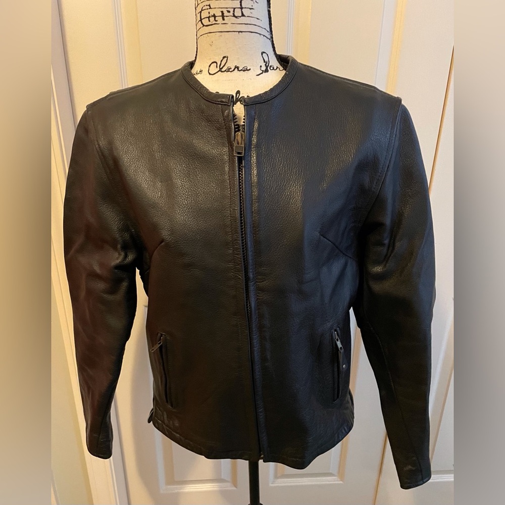 Like new! Leather Gallery Women’s Motorcycle Jacket. Size M